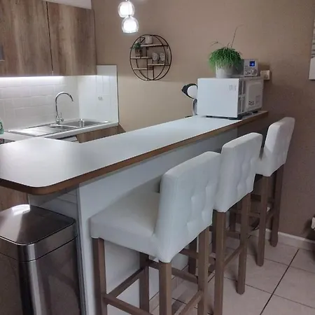 Met Zeezicht, Zwembad & Garage Appartamento *