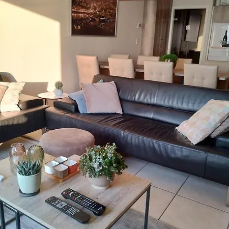Met Zeezicht, Zwembad & Garage Appartamento *